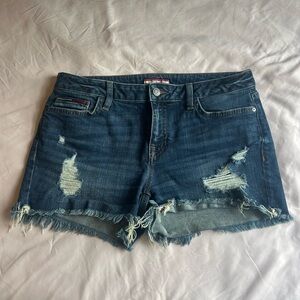 Tommy Hilfiger Dark Wash Distressed Denim Shorts – Size 6